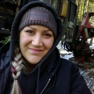 Meet your Posher, Elise